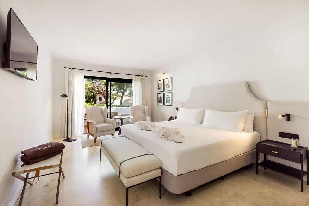 https://golftravelpeople.com/wp-content/uploads/2019/04/Inmood-San-Roque-Hotel-Cadiz-Spain-Bedrooms-and-Suites-15.jpg