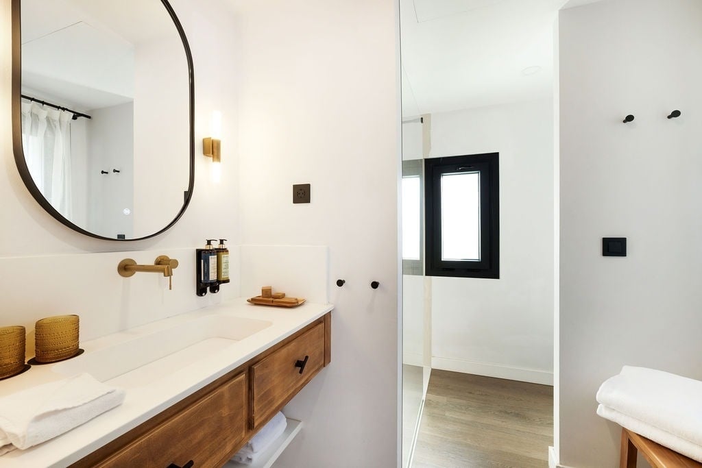 https://golftravelpeople.com/wp-content/uploads/2019/04/Inmood-San-Roque-Hotel-Cadiz-Spain-Bedrooms-and-Suites-16.jpg