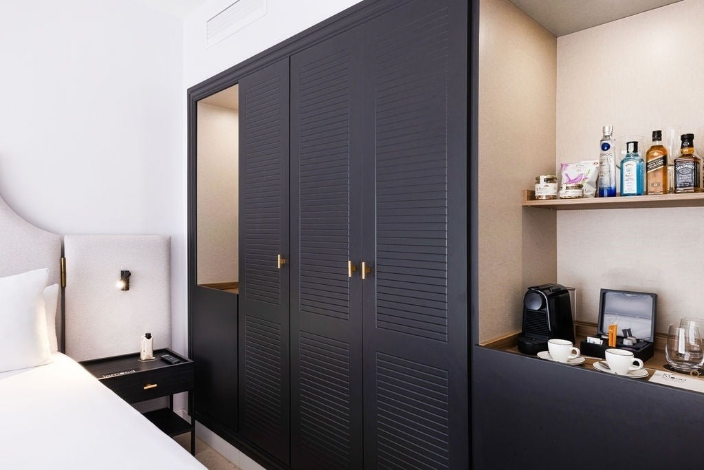 https://golftravelpeople.com/wp-content/uploads/2019/04/Inmood-San-Roque-Hotel-Cadiz-Spain-Bedrooms-and-Suites-17.jpg