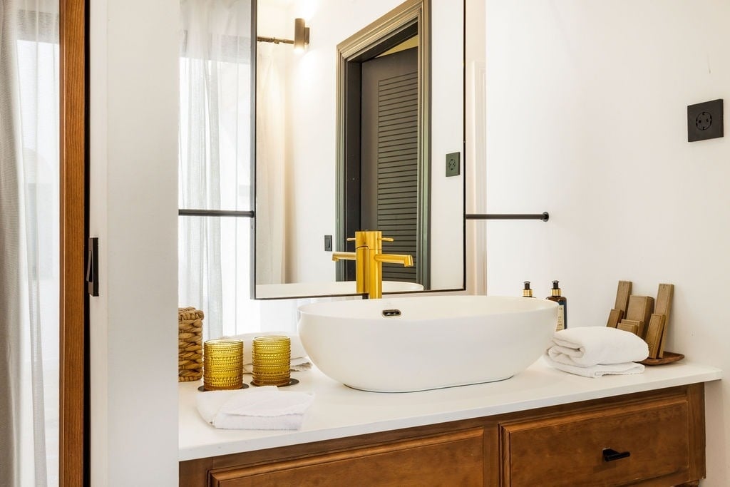 https://golftravelpeople.com/wp-content/uploads/2019/04/Inmood-San-Roque-Hotel-Cadiz-Spain-Bedrooms-and-Suites-2.jpg