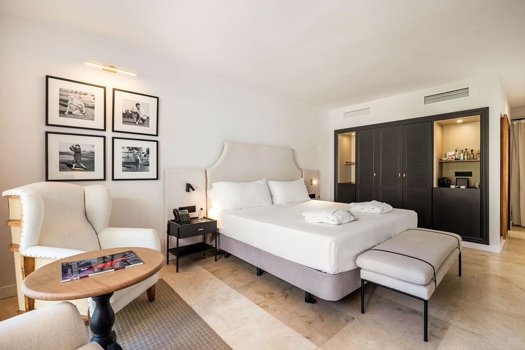 https://golftravelpeople.com/wp-content/uploads/2019/04/Inmood-San-Roque-Hotel-Cadiz-Spain-Bedrooms-and-Suites-20.jpg