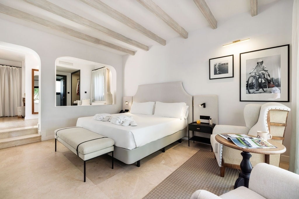 https://golftravelpeople.com/wp-content/uploads/2019/04/Inmood-San-Roque-Hotel-Cadiz-Spain-Bedrooms-and-Suites-22.jpg