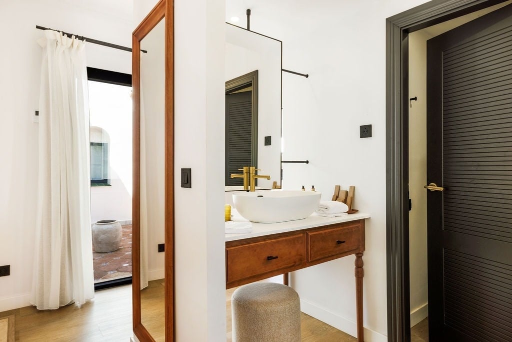 https://golftravelpeople.com/wp-content/uploads/2019/04/Inmood-San-Roque-Hotel-Cadiz-Spain-Bedrooms-and-Suites-23.jpg