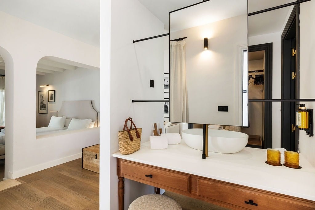 https://golftravelpeople.com/wp-content/uploads/2019/04/Inmood-San-Roque-Hotel-Cadiz-Spain-Bedrooms-and-Suites-4.jpg