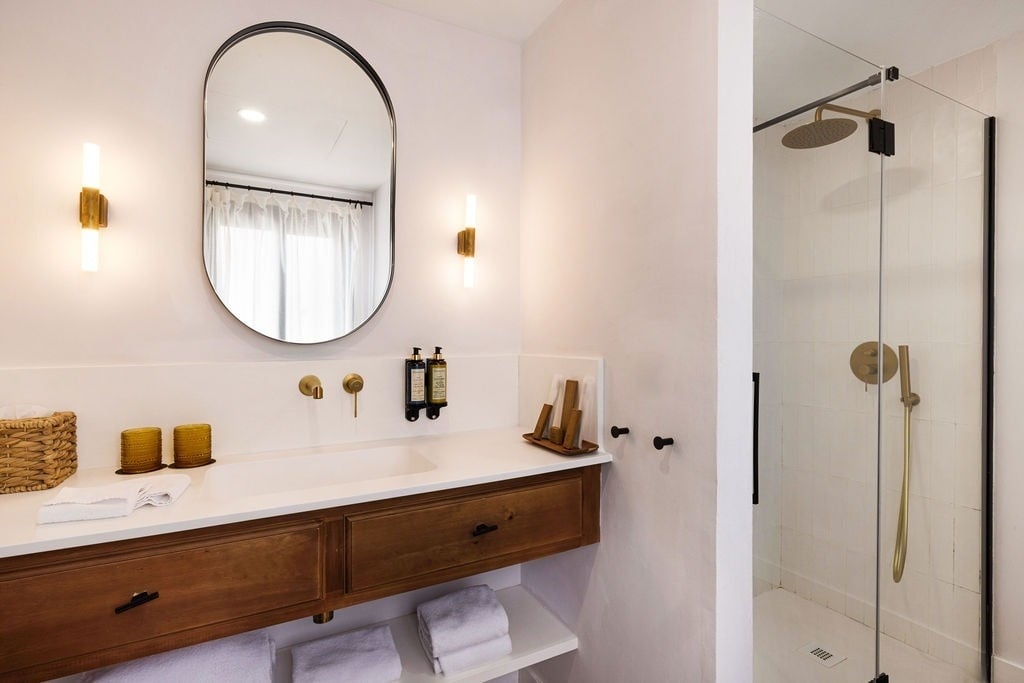https://golftravelpeople.com/wp-content/uploads/2019/04/Inmood-San-Roque-Hotel-Cadiz-Spain-Bedrooms-and-Suites-7.jpg
