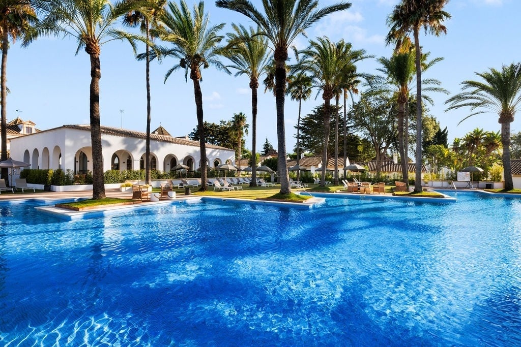 https://golftravelpeople.com/wp-content/uploads/2019/04/Inmood-San-Roque-Hotel-Cadiz-Spain-Swimming-Pools-and-Leisure-facilities-1.jpg