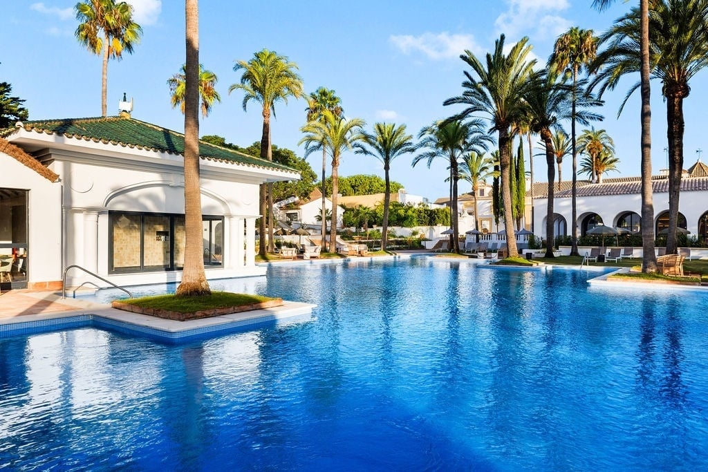 https://golftravelpeople.com/wp-content/uploads/2019/04/Inmood-San-Roque-Hotel-Cadiz-Spain-Swimming-Pools-and-Leisure-facilities-2.jpg