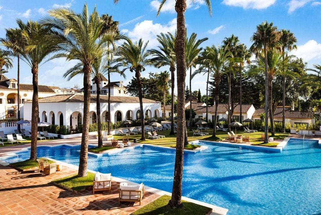https://golftravelpeople.com/wp-content/uploads/2019/04/Inmood-San-Roque-Hotel-Cadiz-Spain-Swimming-Pools-and-Leisure-facilities-4.jpg
