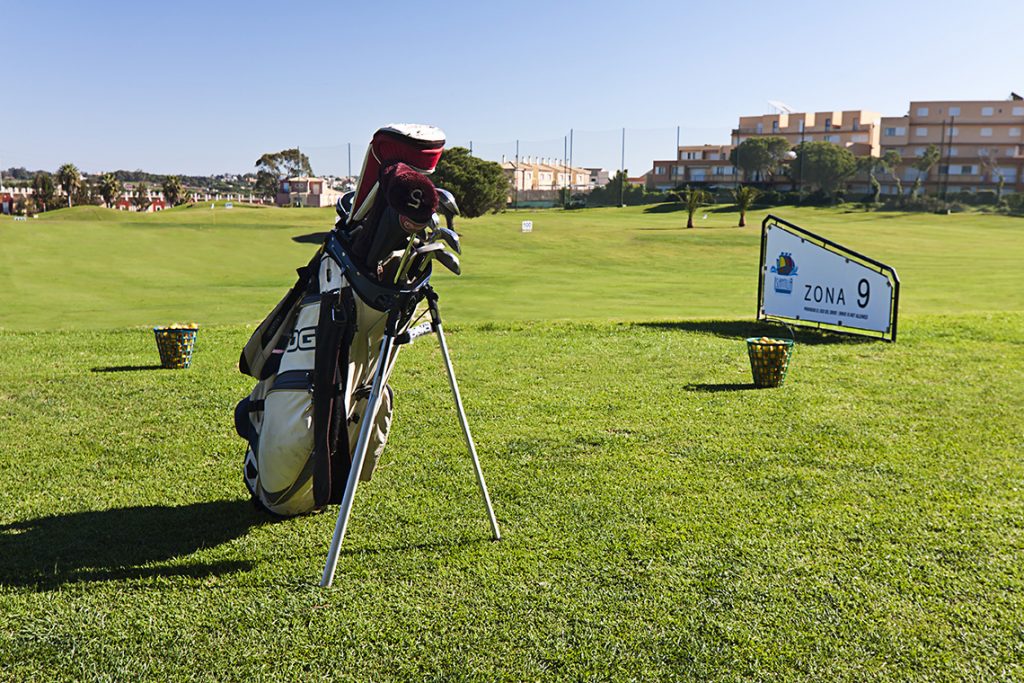 https://golftravelpeople.com/wp-content/uploads/2019/04/Islantilla-Golf-Club-Practice-Area-and-Driving-Range-1-1024x683.jpg