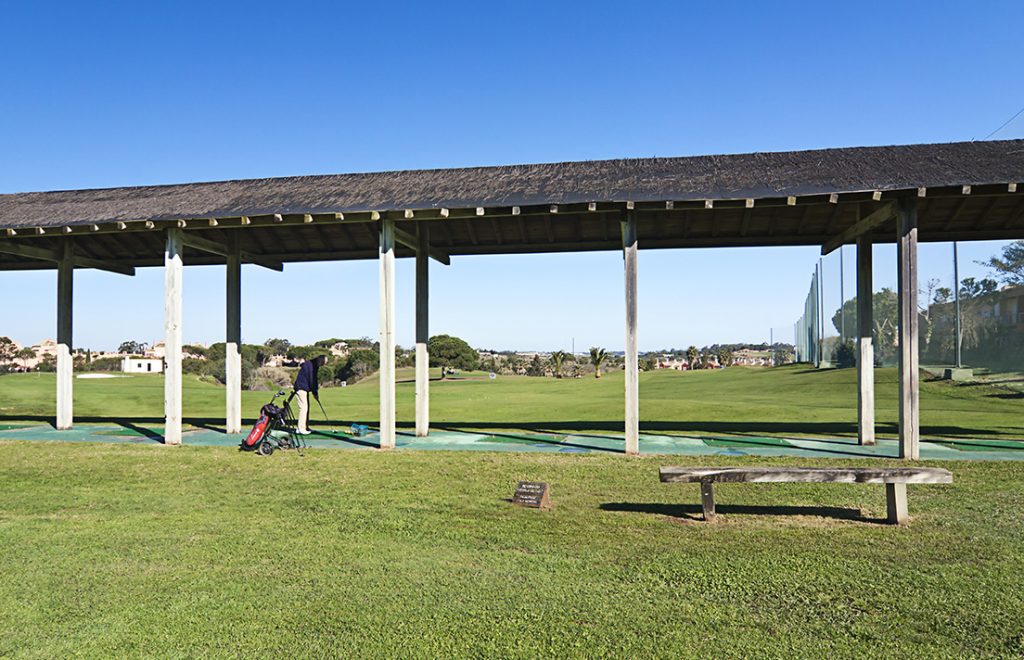 https://golftravelpeople.com/wp-content/uploads/2019/04/Islantilla-Golf-Club-Practice-Area-and-Driving-Range-2-1024x660.jpg