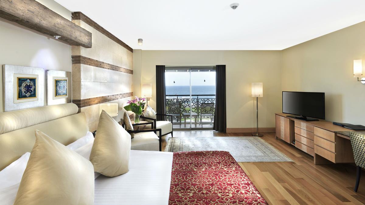 Kempinski <em>The Dome</em>” /></div>
        <div class=