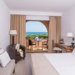 https://golftravelpeople.com/wp-content/uploads/2019/04/La-Costa-Hotel-Golf-and-Beach-Resort-Bedrooms-14-150x150.jpg