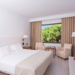 https://golftravelpeople.com/wp-content/uploads/2019/04/La-Costa-Hotel-Golf-and-Beach-Resort-Bedrooms-16-150x150.jpg