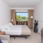 https://golftravelpeople.com/wp-content/uploads/2019/04/La-Costa-Hotel-Golf-and-Beach-Resort-Bedrooms-20-150x150.jpg