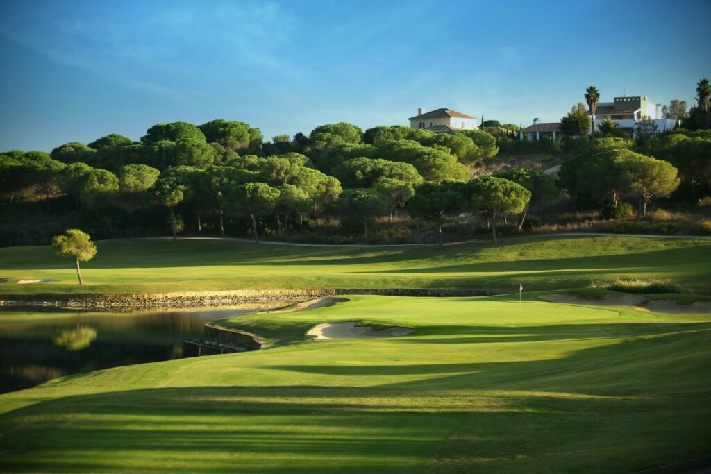 https://golftravelpeople.com/wp-content/uploads/2019/04/La-Reserva-Club-Sotogrande-Cadiz-Spain-9-1024x683.jpg