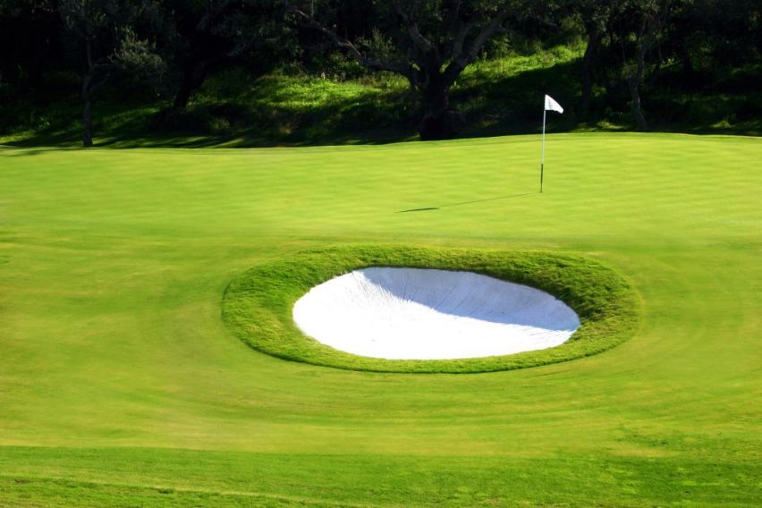https://golftravelpeople.com/wp-content/uploads/2019/04/La-Reserva-de-Sotogrande-Golf-Club-4.jpg