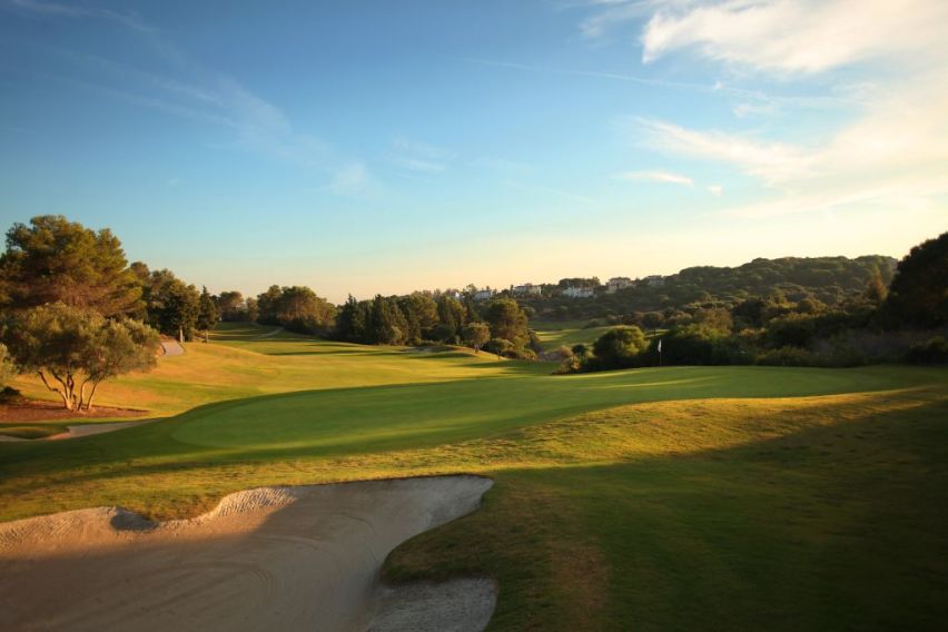 https://golftravelpeople.com/wp-content/uploads/2019/04/La-Reserva-de-Sotogrande-Golf-Club-7.jpg
