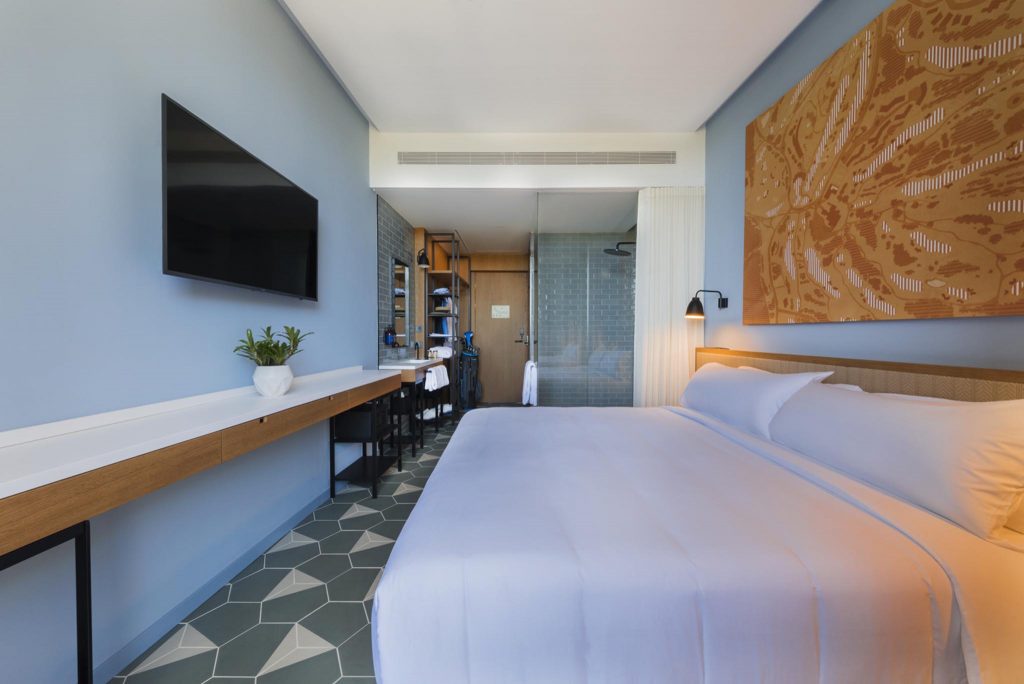 https://golftravelpeople.com/wp-content/uploads/2019/04/La-Vida-Hotel-Bedrooms-PGA-Catalunya-Resort-Girona-Costa-Brava-6-Copy-1024x684.jpg