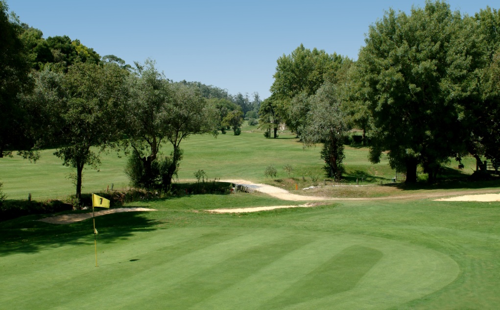 https://golftravelpeople.com/wp-content/uploads/2019/04/Lisbon-Sports-Club-New-3.jpg