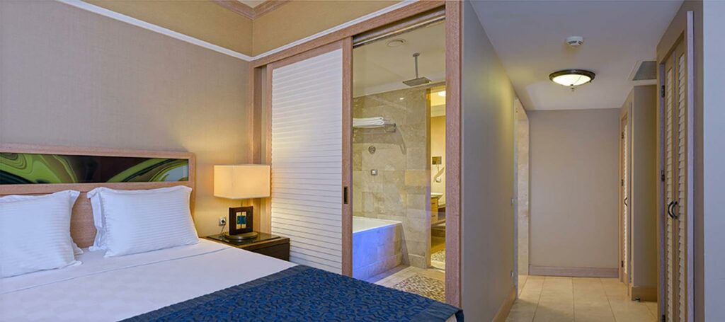 https://golftravelpeople.com/wp-content/uploads/2019/04/Lykia-World-Antalya-Bedrooms-and-Suites-15-1024x455.jpg