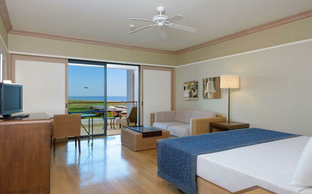 https://golftravelpeople.com/wp-content/uploads/2019/04/Lykia-World-Antalya-Bedrooms-and-Suites-19-1024x637.jpg