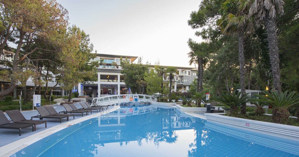 https://golftravelpeople.com/wp-content/uploads/2019/04/Lykia-World-Antalya-Swimming-Pools-and-Leisure-6-1024x539.jpg