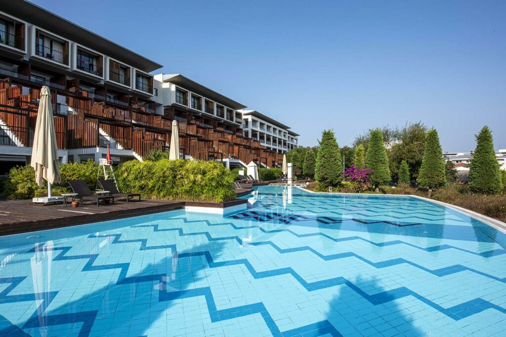 https://golftravelpeople.com/wp-content/uploads/2019/04/Lykia-World-Antalya-Swimming-Pools-and-Leisure-9-1024x683.jpg