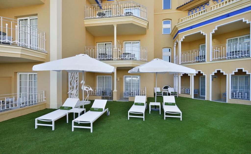 https://golftravelpeople.com/wp-content/uploads/2019/04/Melia-Atlantico-Hotel-Isla-Canela-Huelva-Costa-de-la-Luz-Spain-Bedrooms-5-1024x629.jpg