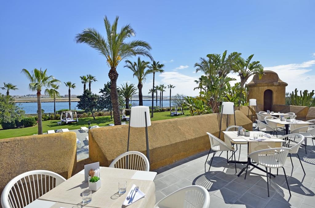https://golftravelpeople.com/wp-content/uploads/2019/04/Melia-Atlantico-Hotel-Isla-Canela-Huelva-Costa-de-la-Luz-Spain-Restaurants-Bars-1-1024x676.jpg