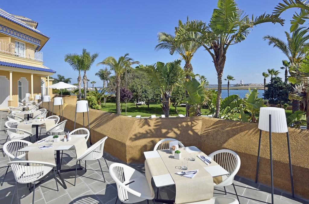 https://golftravelpeople.com/wp-content/uploads/2019/04/Melia-Atlantico-Hotel-Isla-Canela-Huelva-Costa-de-la-Luz-Spain-Restaurants-Bars-10-1024x677.jpg