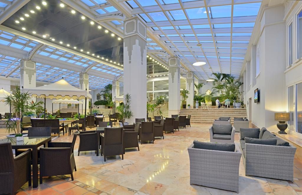 https://golftravelpeople.com/wp-content/uploads/2019/04/Melia-Atlantico-Hotel-Isla-Canela-Huelva-Costa-de-la-Luz-Spain-Restaurants-Bars-2-1024x663.jpg