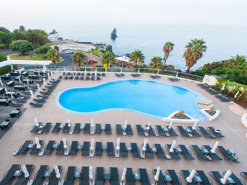https://golftravelpeople.com/wp-content/uploads/2019/04/Melia-Madeira-Mare-Funchal-Swimming-Pools-1-1024x767.jpg