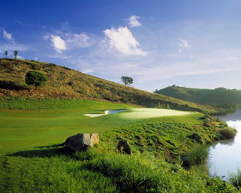 https://golftravelpeople.com/wp-content/uploads/2019/04/Monte-Rei-Golf-Club-12.jpg