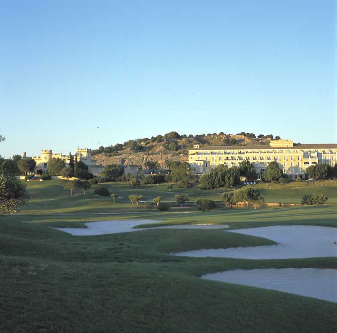 https://golftravelpeople.com/wp-content/uploads/2019/04/Montecastillo-Golf-Club-3.jpg