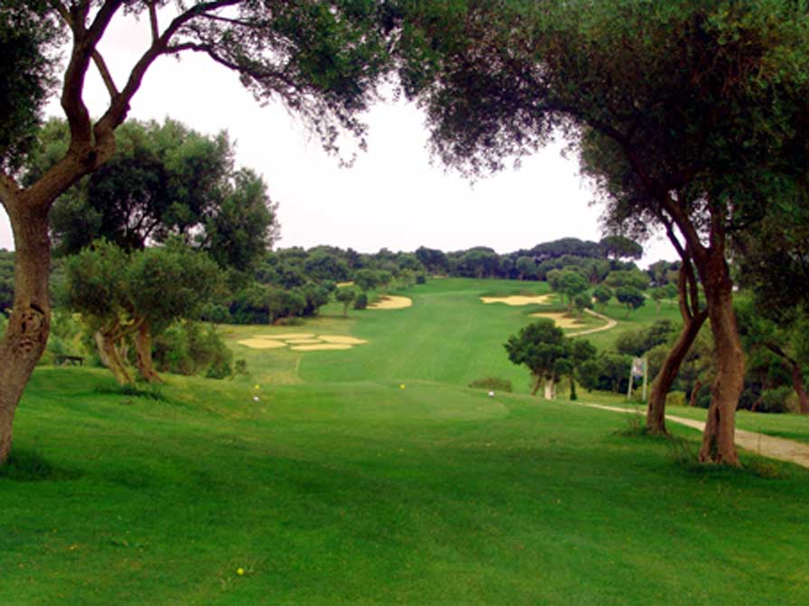 https://golftravelpeople.com/wp-content/uploads/2019/04/Montenmedio-Golf-Club-4.jpg