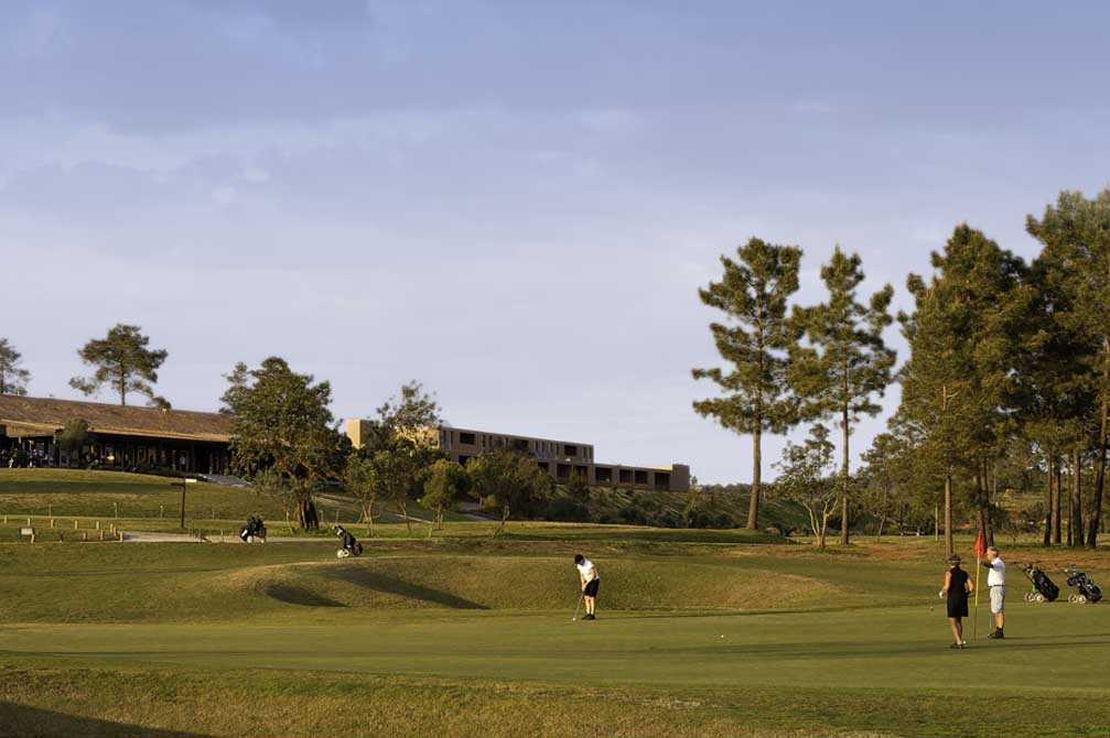 https://golftravelpeople.com/wp-content/uploads/2019/04/NAU-Morgado-Golf-Hotel-9.jpg
