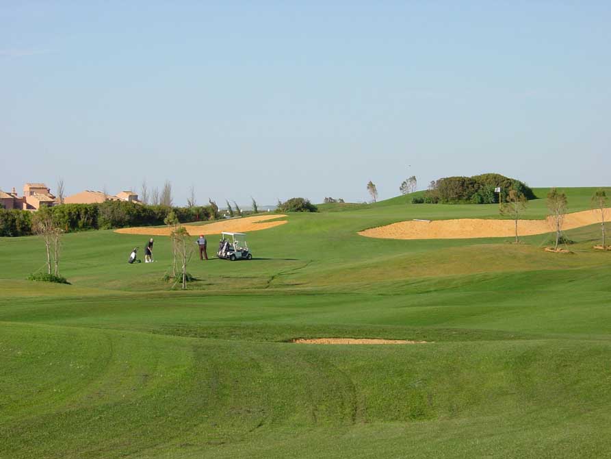 https://golftravelpeople.com/wp-content/uploads/2019/04/Novo-Sancti-Petri-Golf-Club-8.jpg