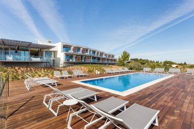 https://golftravelpeople.com/wp-content/uploads/2019/04/Onyria-Palmares-Beach-House-Hotel-New-18-400x267.jpg