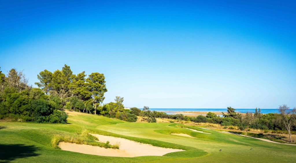 https://golftravelpeople.com/wp-content/uploads/2019/04/Onyria-Palmares-Golf-Club-Lagos-Algarve-Portugal-13-min-1024x565.jpg