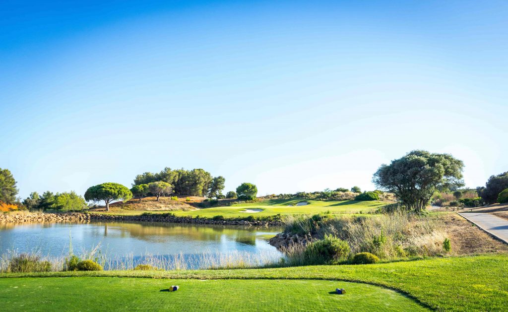 https://golftravelpeople.com/wp-content/uploads/2019/04/Onyria-Palmares-Golf-Club-Lagos-Algarve-Portugal-14-min-1024x629.jpg
