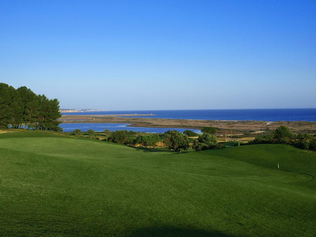 https://golftravelpeople.com/wp-content/uploads/2019/04/Onyria-Palmares-Golf-Club-Lagos-Algarve-Portugal-2-min-1024x768.jpg