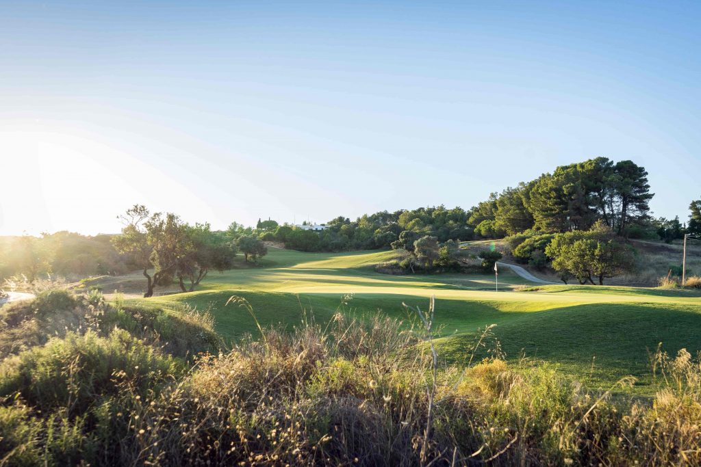 https://golftravelpeople.com/wp-content/uploads/2019/04/Onyria-Palmares-Golf-Club-Lagos-Algarve-Portugal-27-min-1024x683.jpg