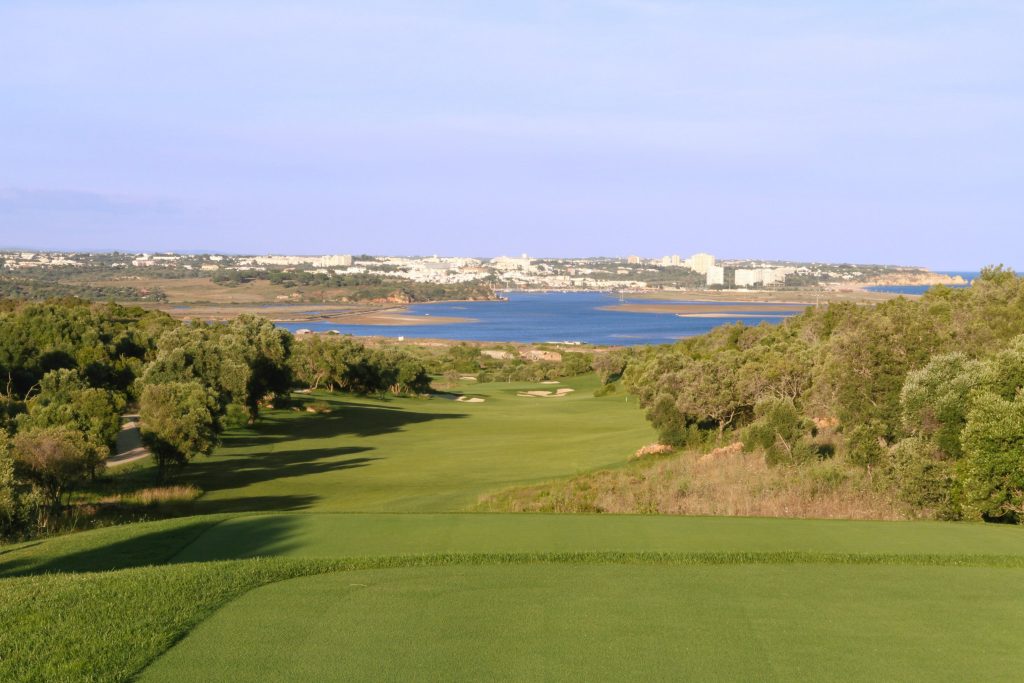 https://golftravelpeople.com/wp-content/uploads/2019/04/Onyria-Palmares-Golf-Club-Lagos-Algarve-Portugal-3-min-1024x683.jpg