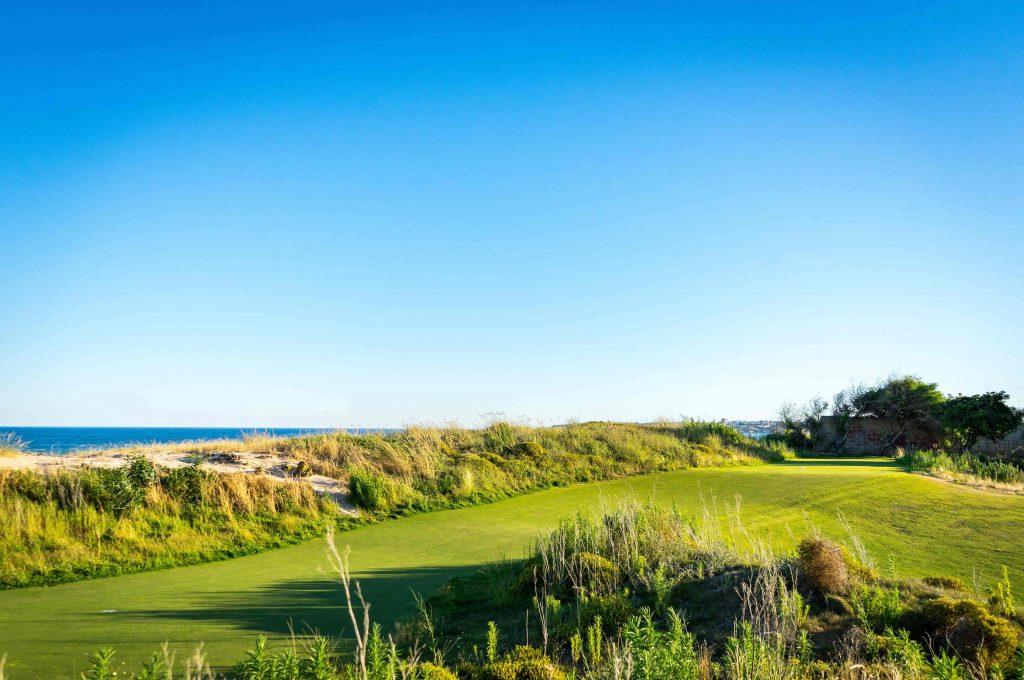 https://golftravelpeople.com/wp-content/uploads/2019/04/Onyria-Palmares-Golf-Club-Lagos-Algarve-Portugal-34-min-1024x680.jpg