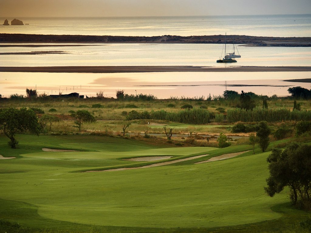 https://golftravelpeople.com/wp-content/uploads/2019/04/Onyria-Palmares-Golf-Club-Lagos-Algarve-Portugal-4-min-1024x768.jpg