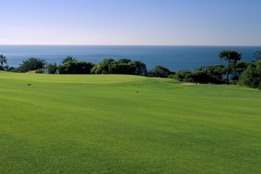 https://golftravelpeople.com/wp-content/uploads/2019/04/Onyria-Quinta-da-Marinha-Golf-Club-Cascais-Lisbon-Portugal-12.jpg
