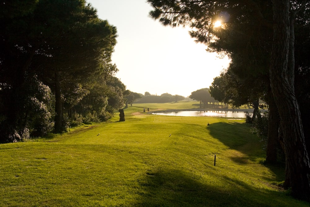 https://golftravelpeople.com/wp-content/uploads/2019/04/Onyria-Quinta-da-Marinha-Golf-Club-Cascais-Lisbon-Portugal-16.jpg