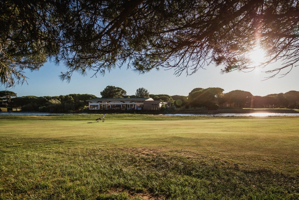 https://golftravelpeople.com/wp-content/uploads/2019/04/Onyria-Quinta-da-Marinha-Golf-Club-Cascais-Lisbon-Portugal-3.jpg