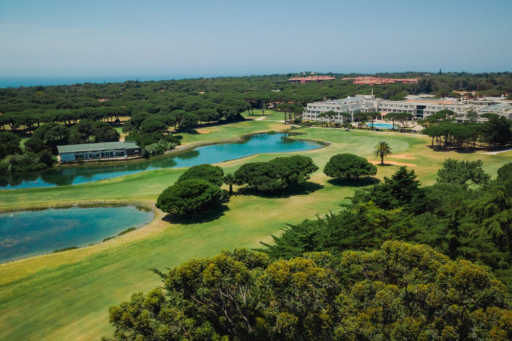 https://golftravelpeople.com/wp-content/uploads/2019/04/Onyria-Quinta-da-Marinha-Hotel-Cascais-Lisbon-Portugal-10.jpg
