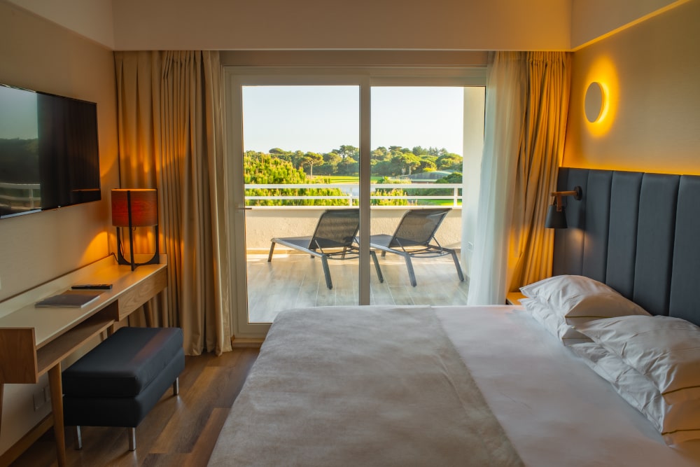 https://golftravelpeople.com/wp-content/uploads/2019/04/Onyria-Quinta-da-Marinha-Hotel-Cascais-Lisbon-Portugal-Bedrooms-and-Suites-1.jpg